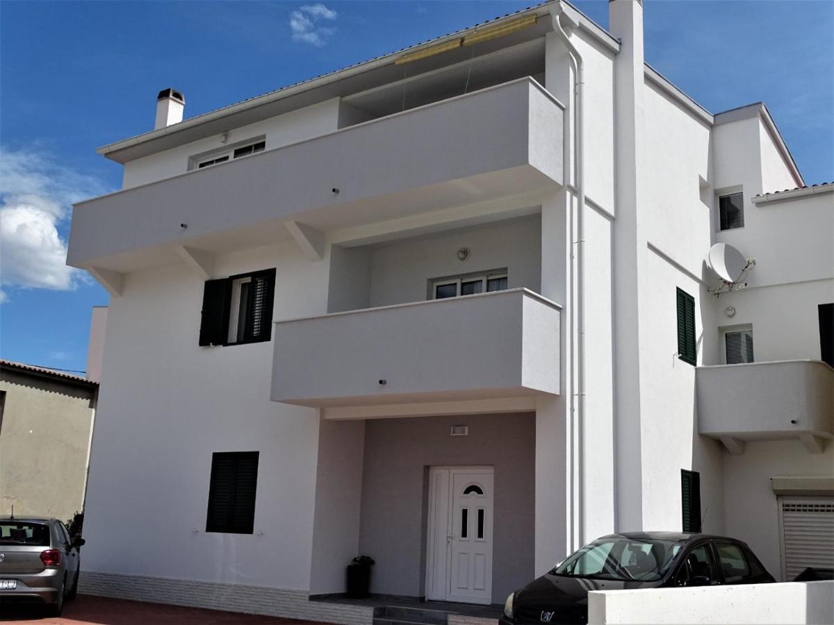 Apartments By The Sea Pag - 16100 Pag Town Exterior photo