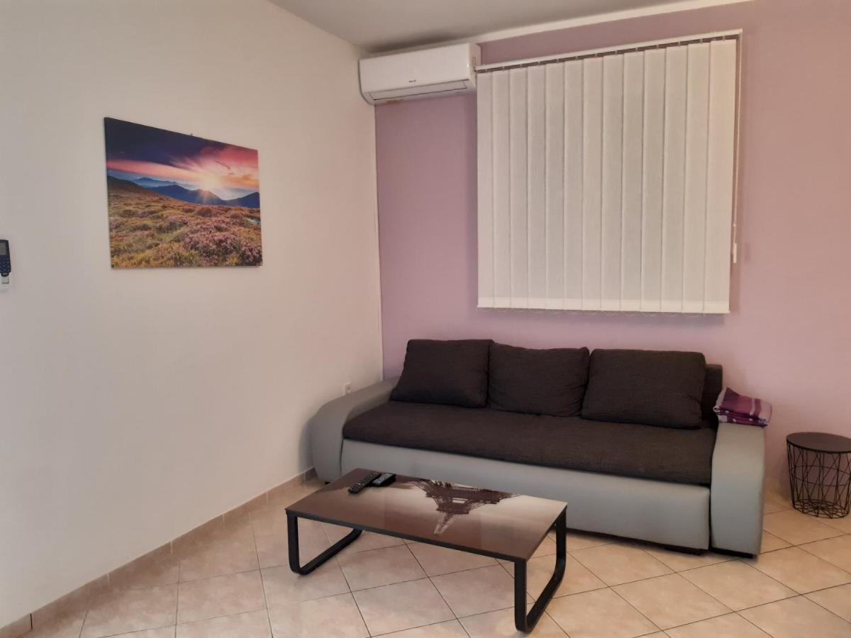 Apartments By The Sea Pag - 16100 Pag Town Exterior photo