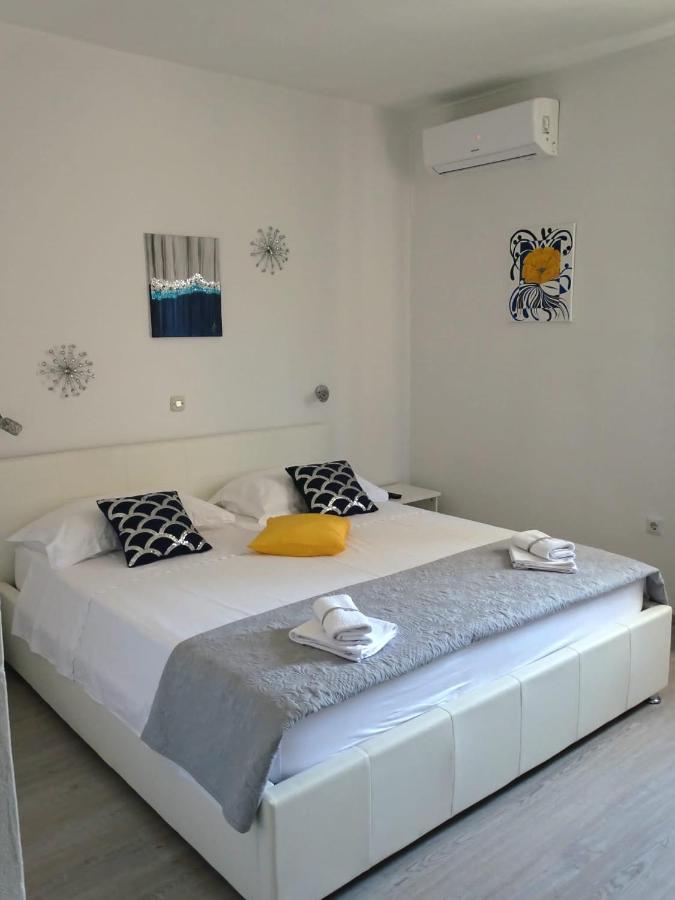 Apartments By The Sea Pag - 16100 Pag Town Exterior photo