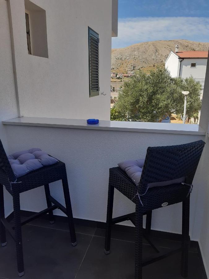 Apartments By The Sea Pag - 16100 Pag Town Exterior photo